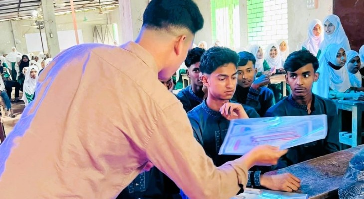 জনকল্যাণ উচ্চ বিদ্যালয়ের শিক্ষার্থীদের বিদায়ী সংবর্ধনা ও ছাত্রদলের উপহার